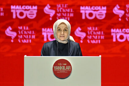 Şule Yüksel Şenler ile Malcolm X'in mirasını yaşatmayı amaçlayan "Yankılar" sergisi İstanbul'da açıldı