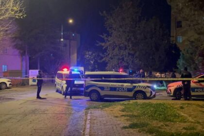 Bir kadın daha cinayete kurban gitti: Boşanma aşamasında olduğu karısını bıçaklayarak öldürdü!