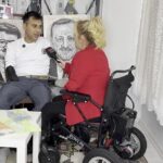 Olmayan kollarıyla hayata tutundu: Ağzıyla birbirinden güzel resimler çiziyor