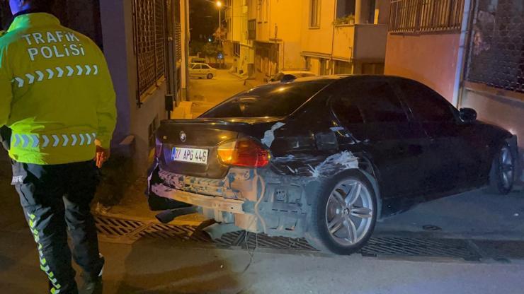 Bursa’yı birbirine kattı! Dur ihtarına uymadı, 3 araca çarptı, çareyi aracı bırakıp kaçmakta buldu