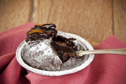 Ağızda dağılan çikolatasına bayılacaksınız! 2 kişilik sufle tarifi