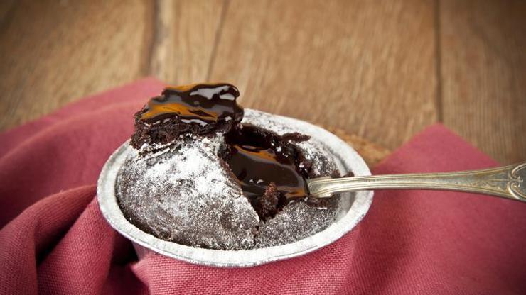 Ağızda dağılan çikolatasına bayılacaksınız! 2 kişilik sufle tarifi