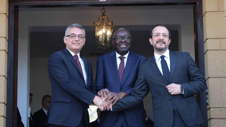 KKTC Cumhurbaşkanı Erhürman, GKRY Lideri Hristodulidis ile ara bölgede görüştü