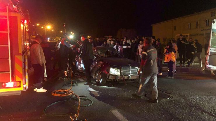 Nevşehir’de tur otobüsü ile otomobil çarpıştı: 2 ölü, 3 yaralı