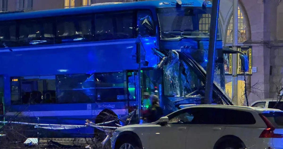 İsveç'te otobüs durağa girdi: 3 ölü | NTV Haber