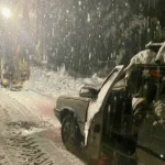 Yoğun kar yolları kesti | NTV Haber