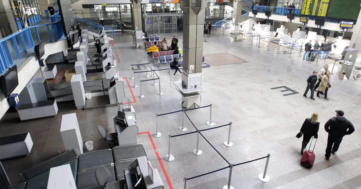 Kaçak sigara balonları Vilnius Havalimanı'nı kapattı