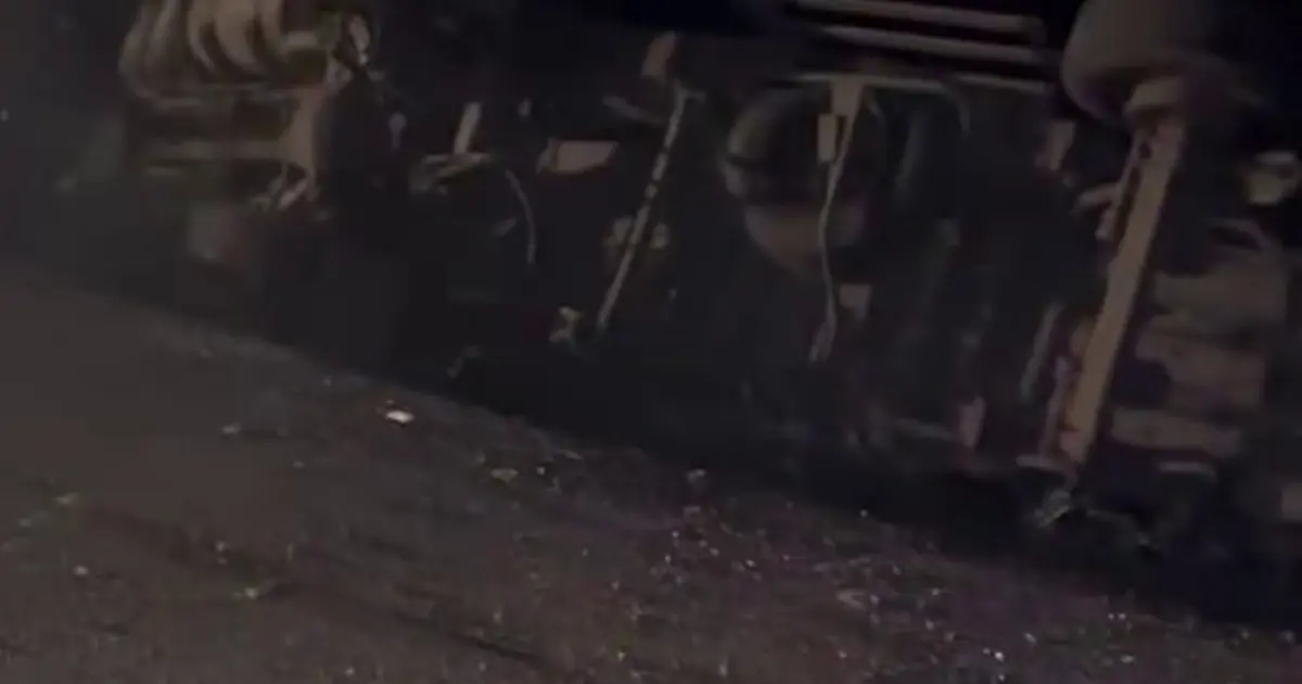 Elektrik direğine çarpan kamyon mahalleyi karanlığa gömdü | NTV Haber