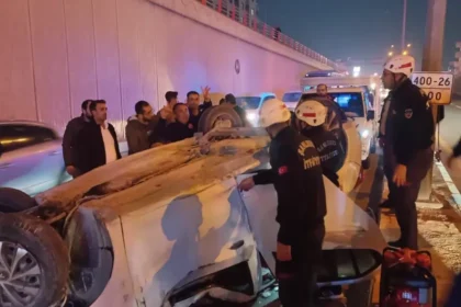 Ters dönen otomobilde baba ve 2 çocuğu yaralandı | NTV Haber