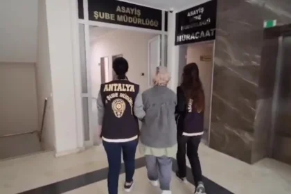 90 yıl hapis cezasıyla aranıyordu: 5 yıldır firari olan şahıs yakalandı | NTV Haber