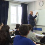 Yarım asırlık öğretmen... 72 yaşında hala tahta başında | NTV Haber