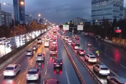 İstanbul'da yeni hafta yoğun trafikle başladı | NTV Haber