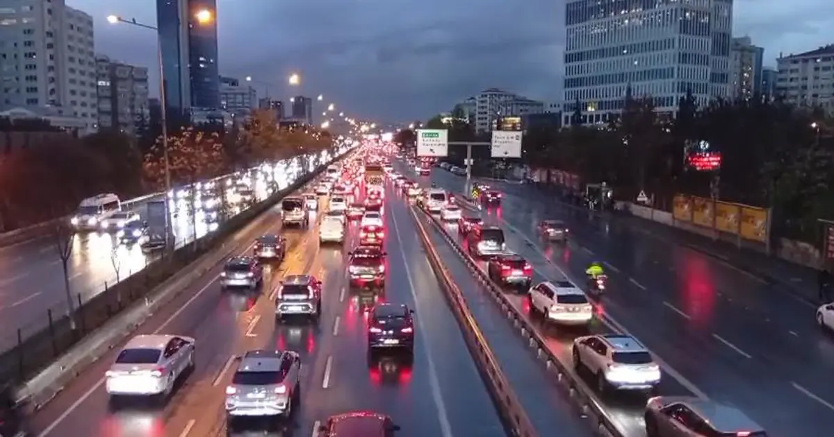 İstanbul'da yeni hafta yoğun trafikle başladı | NTV Haber