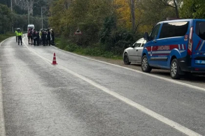 Bisikletli gruba otomobil çarptı: 2 yaralı | NTV Haber