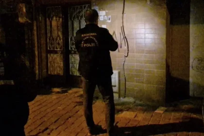 Apartmandan sarkan kablo 7 yaşındaki çocuğu ağır yaraladı