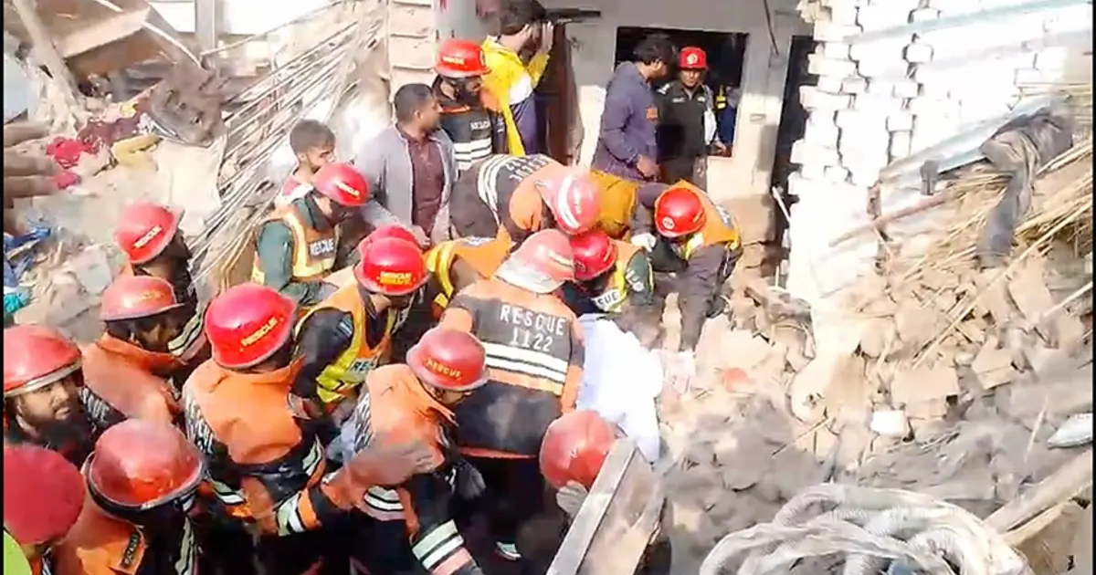 Pakistan'da tutkal fabrikasında patlama: 15 kişi hayatını kaybetti