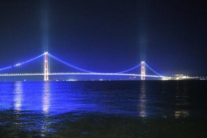 1915 Çanakkale Köprüsü Dünya Diyabet Günü nedeniyle maviye büründü