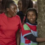 Ağaca 72 saat boyunca sarıldı, dünya rekoru kırdı