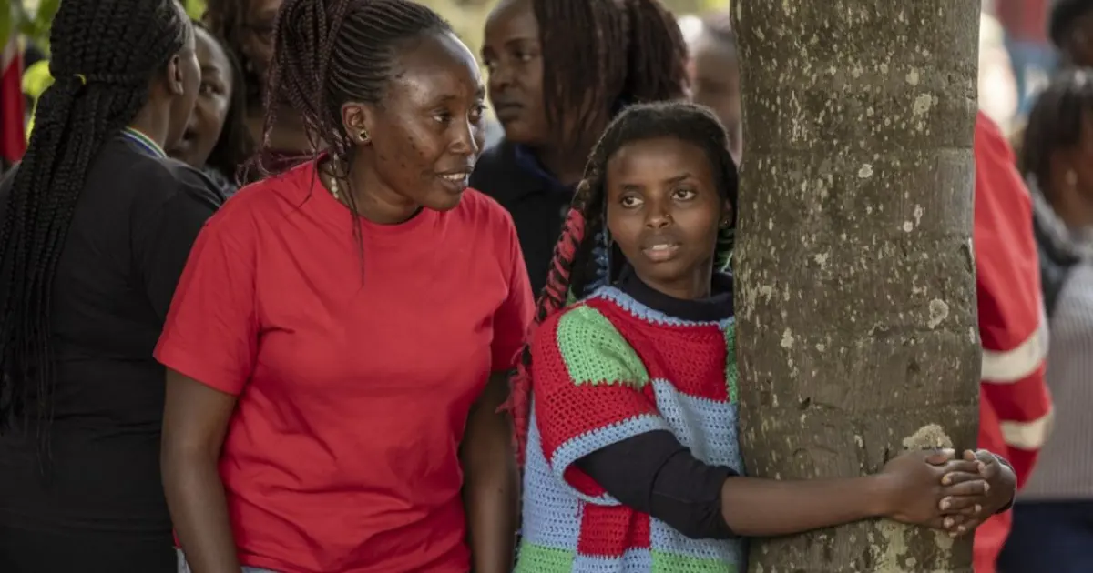 Ağaca 72 saat boyunca sarıldı, dünya rekoru kırdı
