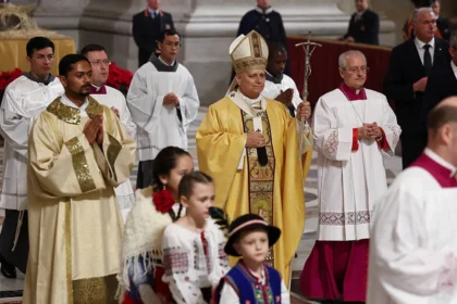 Papa 14'üncü Leo ilk Noel ayinini yönetti