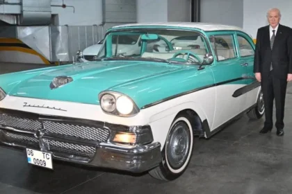 MHP lideri Devlet Bahçeli, 1958 model klasik otomobilini partisinin MYK üyesine hediye etti | NTV Haber