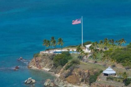 SON DAKİKA: Jeffrey Epsteinin sır adasından ilk görüntüler...