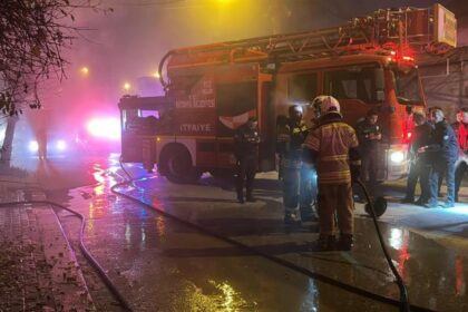 Evde çıkan yangında anne öldü, kızı yaralandı