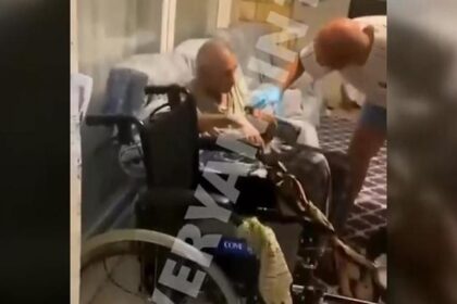 Özel huzurevinde şiddet... Eldiven takıp darbetti