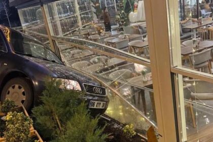 Kontrolden çıkan otomobil kafeteryaya girdi