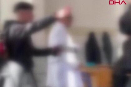 O beş öğrenci okuldan atıldı: Öğretmenleri ile sınıfta alay edip video çekmişlerdi