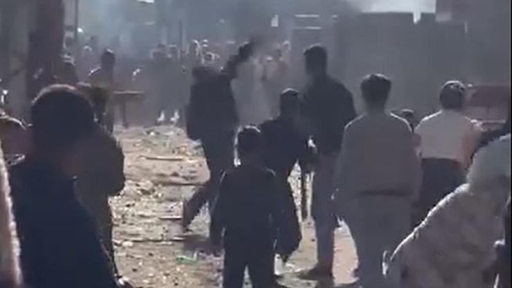 Adana’da iki grup arasındaki taşlı sopalı kavga kamerada