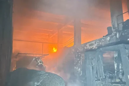 Uşak'ta plastik fabrikasında yangın | NTV Haber