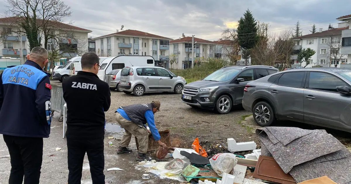 Hem ceza yedi, hem kirlettiği alanı temizledi | NTV Haber