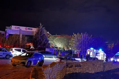 Yalıtım fabrikasında yangın. 16 işçi dumandan etkilendi | NTV Haber