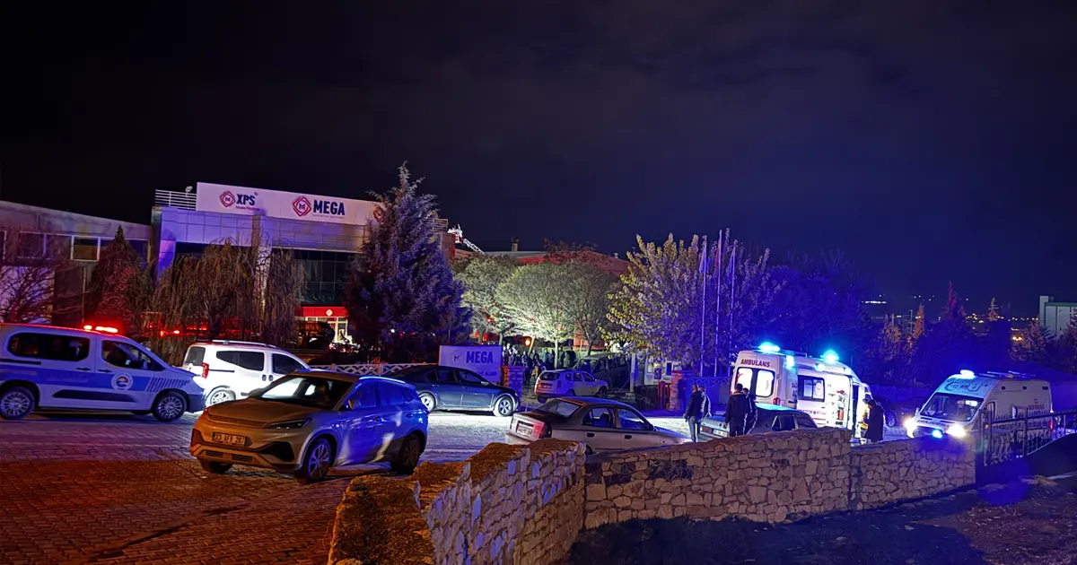 Yalıtım fabrikasında yangın. 16 işçi dumandan etkilendi | NTV Haber