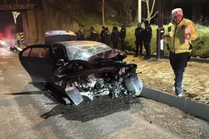 Polisten kaçtı, kaldırıma çarptı. 2 yaralı | NTV Haber