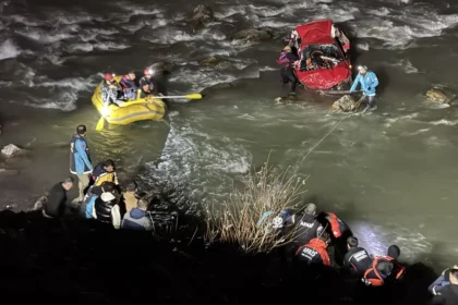 Zap Suyu'nda can pazarı. 250 metreden yuvarlandı | NTV Haber