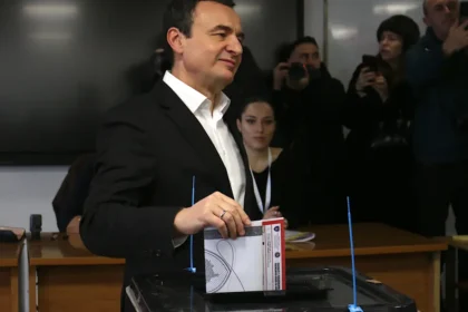 Kosova'da erken seçim. Kurti zafer ilan etti