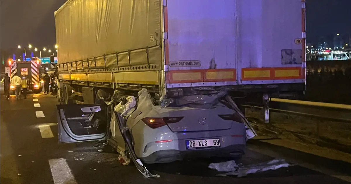 Tıra arkadan çarpan araçta 2 kişi öldü | NTV Haber