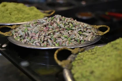 Kilosu altınla yarışıyor. Sahtekarlar gıda boyası ve bezelye kullanıyor | NTV Haber