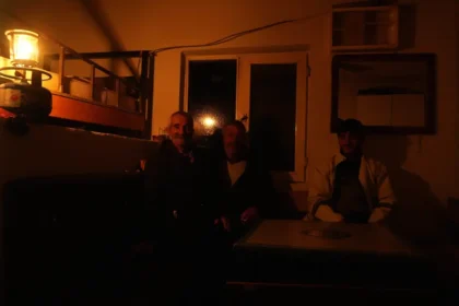 Kar elektrik hatlarına hasar verdi. Onlarca köy ve mezra karanlıkta kaldı | NTV Haber