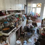 Ev ve bahçesinden 10 kamyon çöp çıktı | NTV Haber