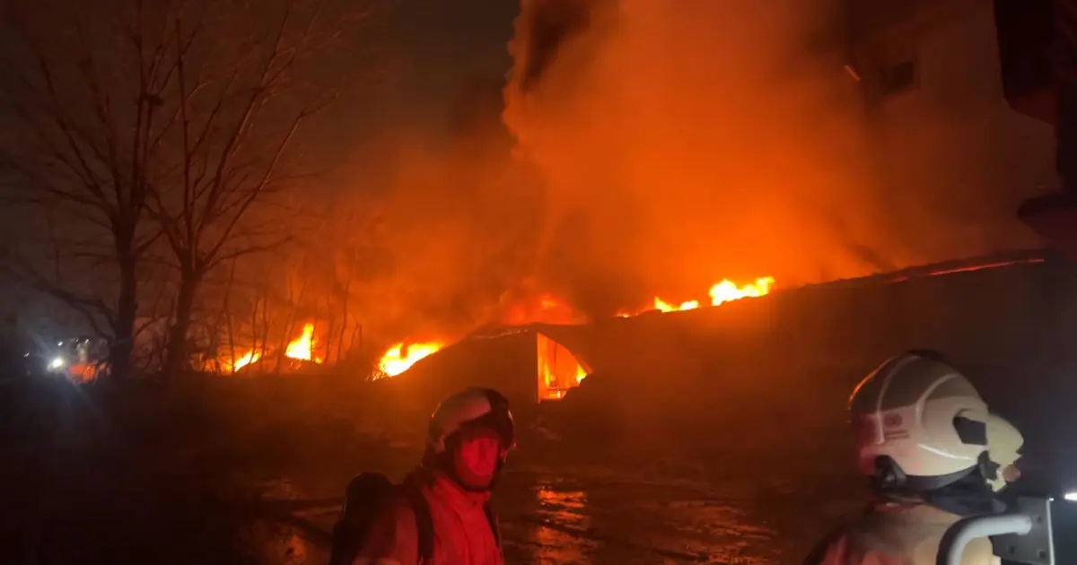 Esenyurt'ta korkutan fabrika yangını  | NTV Haber