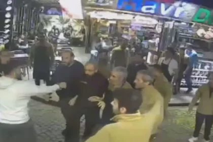 Fatih'te esnaflar arasındaki kavga. 2 kişi gözaltına alındı | NTV Haber
