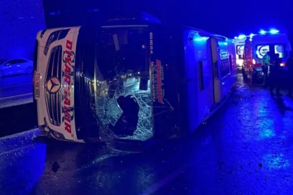 Osmaniye’de yolcu otobüsü devrildi | NTV Haber