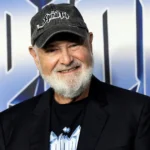 Ünlü yönetmen ve eşi evinde ölü bulundu. "Oğulları öldürdü" iddiası