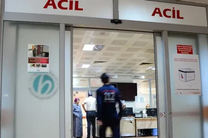 İzmir'de evde çıkan yangında eşini kurtarmaya çalışırken öldü | NTV Haber