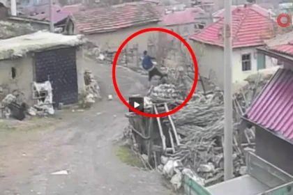 Eşini sopa ve yumruk ile dövüp yerde tekmeledi | NTV Haber