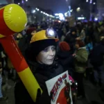 Romanya'da yolsuzluk ifşaları sonrası binlerce kişi sokakta