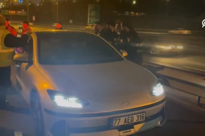 Aracını TEM'in ortasına çekip uykuya daldı | NTV Haber